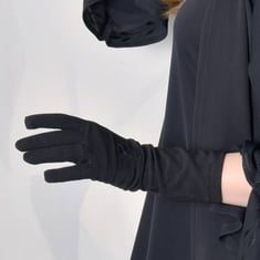 قفازات سوداء مع تطريز زهري اسود على  ظاهر اليد