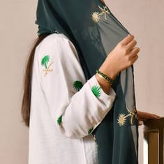 طرحة بالأخضر الزيتي  مع شعار النخلة والسيفين