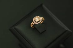 خاتم جنزير تصميم الماس عيار18 الوزن 1.56