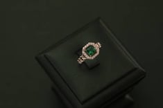 خاتم ذهب جنزير لون ابيض تصميم الماس عيار18 الوزن ( 1.61 ) المقاس ( 14 )
