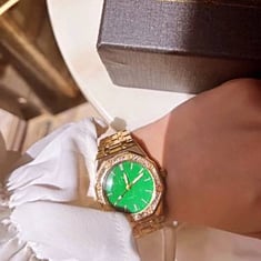 ساعة ذهبي مينا أخضر مع علبة جراهر العفيف💎