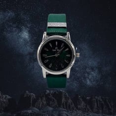ساعة جلد اخضر  فضي مع علبة جواهر العفيف💎