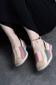 حذاء فلات متعدد الألوان نسائي