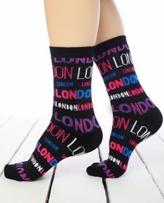 جوارب متوسطة مزخرفة بتصميم شعار لندن نسائية