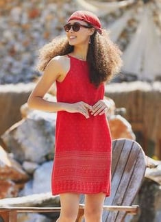 فستان أحمر مزخرف بأشكال ورقبة هالتر نسائي