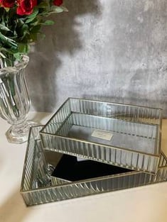 صينية بحواف شامبين مربع