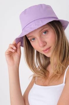 قبعة بنفسجي موحدة اللون نسائية