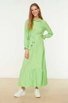 فستان طويل أخضر بياقة قميص نسائي