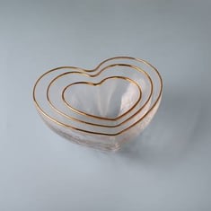 زبدية تقديم شفاف بحواف ذهبية على شكل قلب