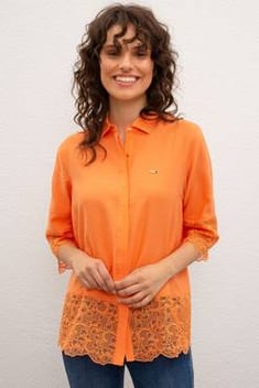 قميص برتقالي بأكمام طويلة نسائي