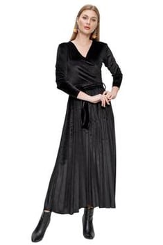 فستان طويل مخملي أسود بحزام نسائي