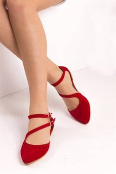 حذاء فلات أحمر نسائي