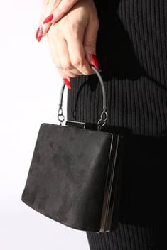 حقيبة جلد سويدي سوداء نسائية