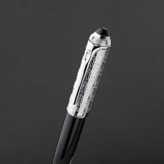 قلم اسود فضي ماركة الدهنج D502SB-P