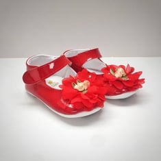 حذاء مزيّن بوردة لون احمر من بيبي باتيني 