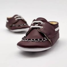 حذاء جلد للأولاد لون عودي من بيبي باتيني 