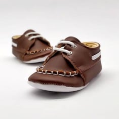 حذاء جلد للأولاد لون بني من بيبي باتيني 