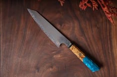 سكين ٦٧ طبقة طولها 5 انش من الفولاذ الدمشقي المصنوعة يدويا، ومقبض من الخشب و الابوكسي الازرق