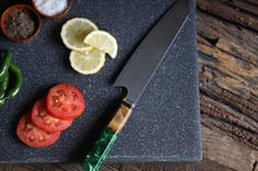 سكين كيركوتسوكي ٦٧ طبقة طولها ٨ انش من الفولاذ المصنوعة يدويا مسكة من الخشب و الابوكسي اخضر 