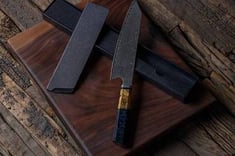 سكين كيركيتسوكي ٦٧ طبقة طولها 5 انش من الفولاذ الدمشقي المصنوعة يدويا، ومقبض من الخشب و الابوكسي الاسود