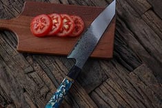 سكين يابانية ٦٧ طبقة طولها ٨ انش من الفولاذ الدمشقي ومقبض من قرن الجاموس
