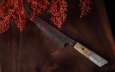 سكين كيريتسوكي ٦٧ طبقة طولها 8 انش من الفولاذ الدمشقي المصنوعة يدويا، ومقبض من الخشب و الابوكسي الابيض