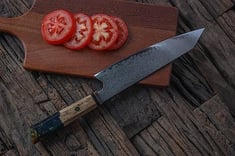 سكين كيريتسوكي  ٦٧ طبقة طولها ٨ انش من الفولاذ الدمشقي المصنوعة يدويا، ومقبض من الخشب و الابوكسي االاخضر الغامق