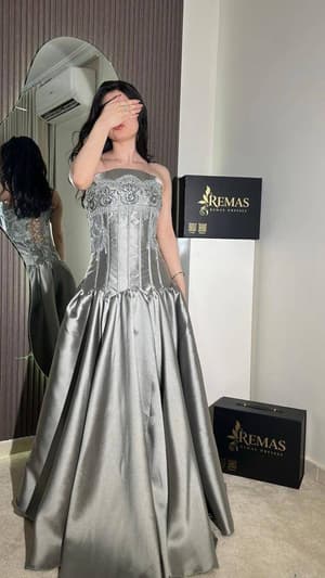 فستان سهرة فضي كورسيه فاخر