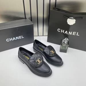 حذاء نسائي ماركة شانيل C04