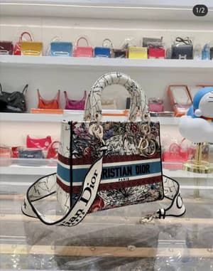 شنطة نسائية ماركة ديور 