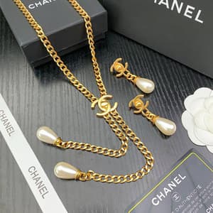 طقم اكسسوارات نسائية ماركة شانيل 