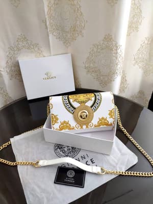 شنطة نسائية ماركة فرزاتشي 