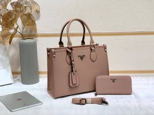 شنطة نسائية ماركة برادا