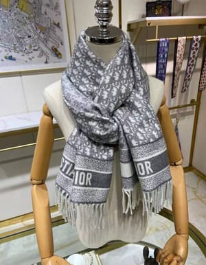 سكارف نسائي ماركة ديور