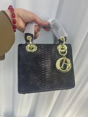 شنطة نسائية ماركة ديور 