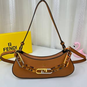 شنطة نسائية ماركة فيندي 