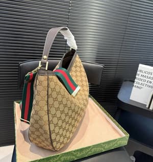 شنطة نسائية ماركة قوتشي -g28