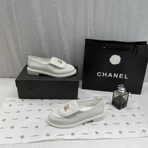 حذاء نسائي ماركة شانيل C04