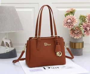 شنطة نسائية ماركة ديور - d34