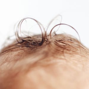 بشرة وشعر الطفل