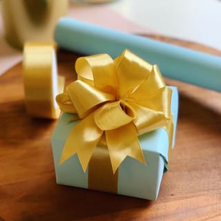 GIFT WRAPPING