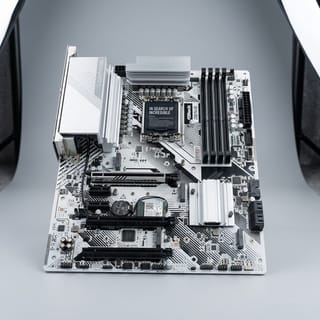 لوحة الأم motherboard