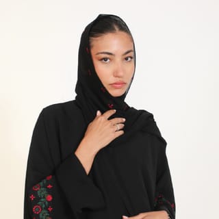 عبايات سوداء