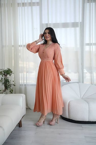 فستان ميدي كسرات بأكمام طويلة من الشيفون