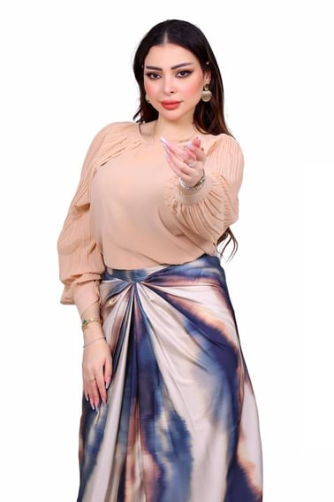 تنورة طويلة بالوان متداخله بتصميم عصري