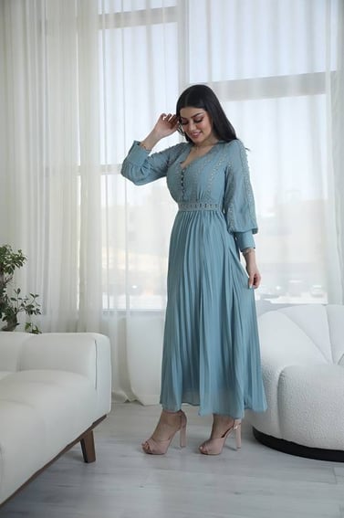 فستان ميدي كسرات بأكمام طويلة من الشيفون