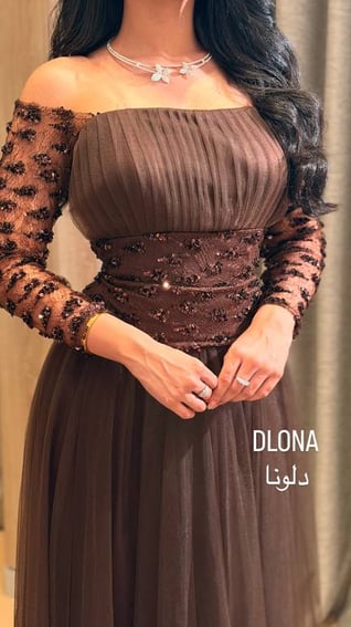 فستان تل مع ترتر بني