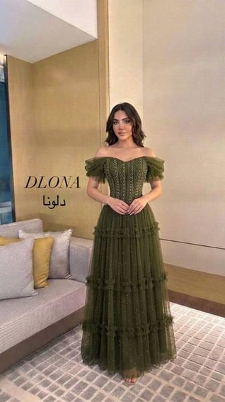 فستان تل مع تطريز زيتي