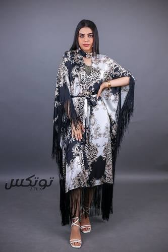 جلابية أنيقة مزينة بشراشيب