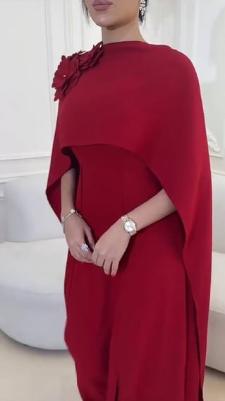 فستان ناعم بذيل احمر 